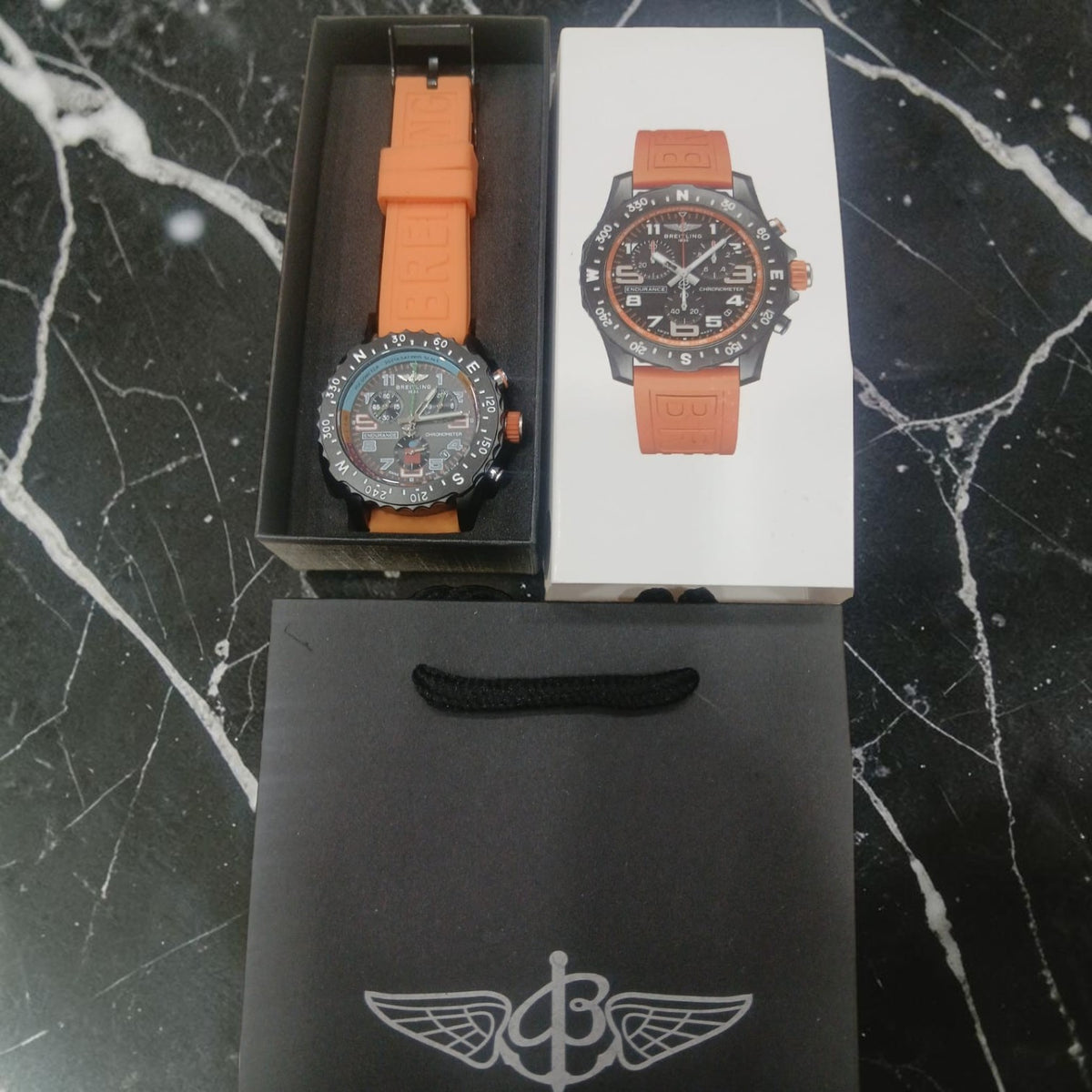 Breitling Endurance Pro Cronografo al quarzo con cinturino in caucciù chrono ibrido
